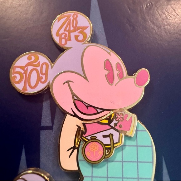NWT. Mickey Mouse: Small World The Main Attraction Pin, Series 4 of 12. - Picture 3 of 8